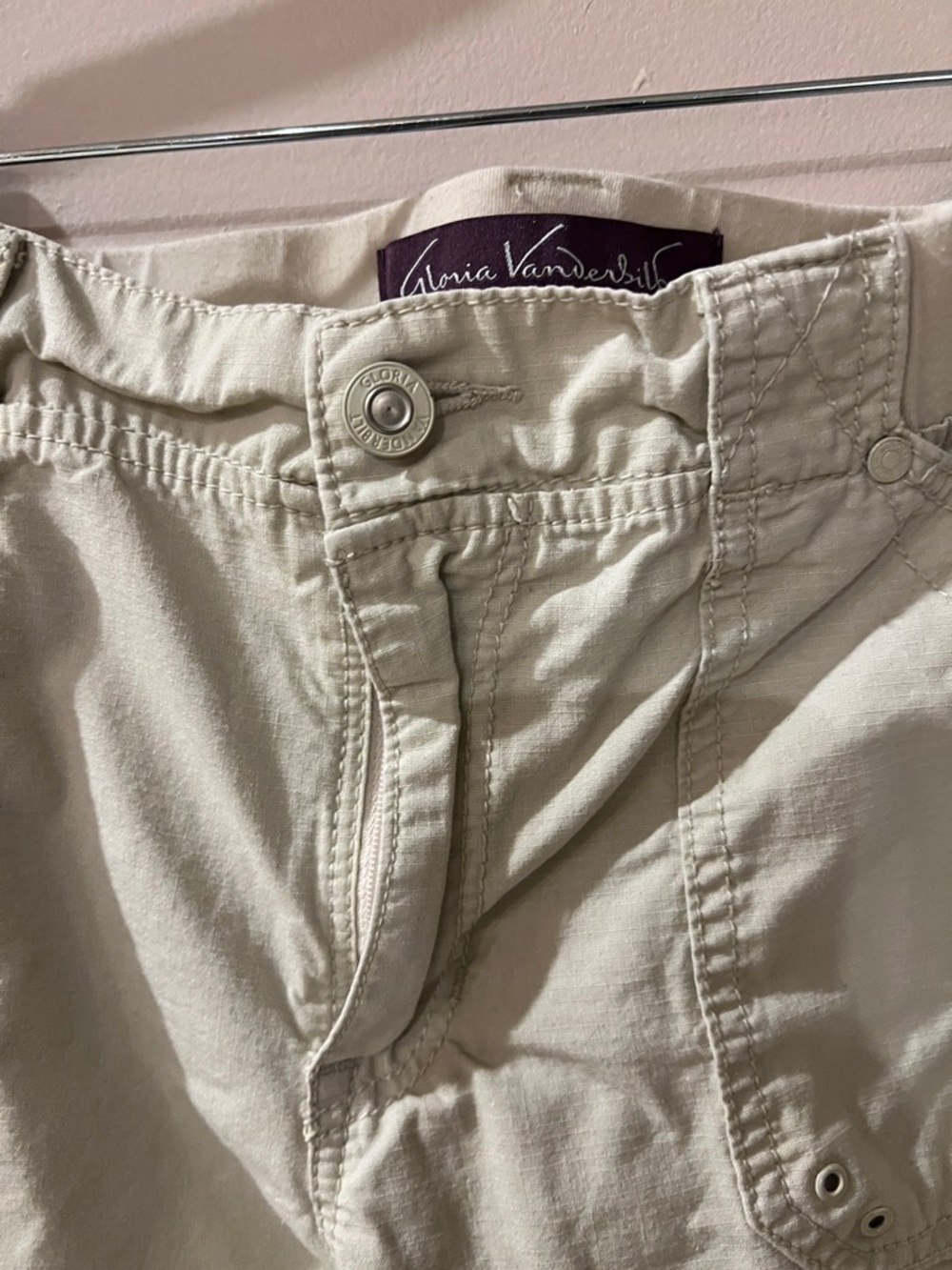 Gloria Vanderbilt Cream Cargo Shorts with Cuffed Hem Elastic Waistband Size 12 - Picture 5 of 6